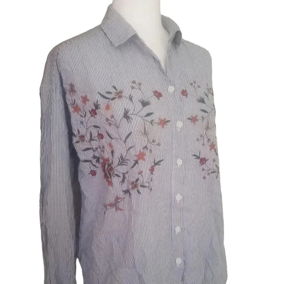 Beachlunchlounge Pinstripe Floral Embroidered Front Button Up Blouse Size Medium - Picture 4 of 5
